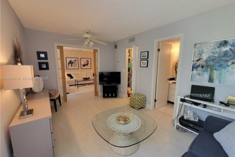 Condo in Lauderhill, Florida, 2 bedrooms № 2051724 - photo 29