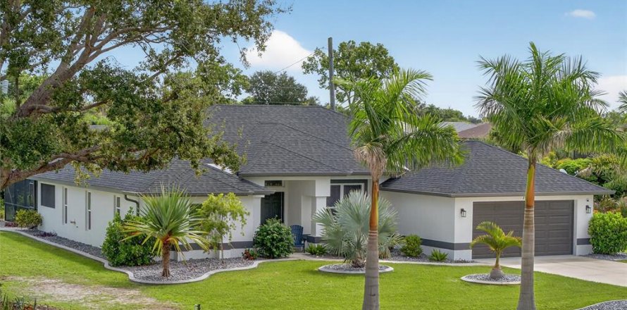 House in Punta Gorda, Florida 3 bedrooms, 165.37 sq.m. № 1903048