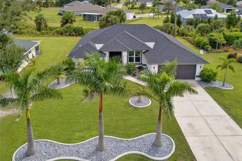 House in Punta Gorda, Florida 3 bedrooms, 165.37 sq.m. № 1903048 - photo 28