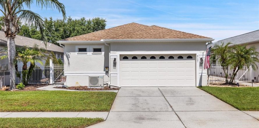 Villa ou maison à Land O' Lakes, Floride 3 chambres, 156.82 m2 № 2211046
