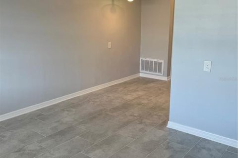 Casa en venta en New Port Richey, Florida, 2 dormitorios, 67.08 m2 № 1848578 - foto 3