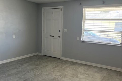 Casa en venta en New Port Richey, Florida, 2 dormitorios, 67.08 m2 № 1848578 - foto 2