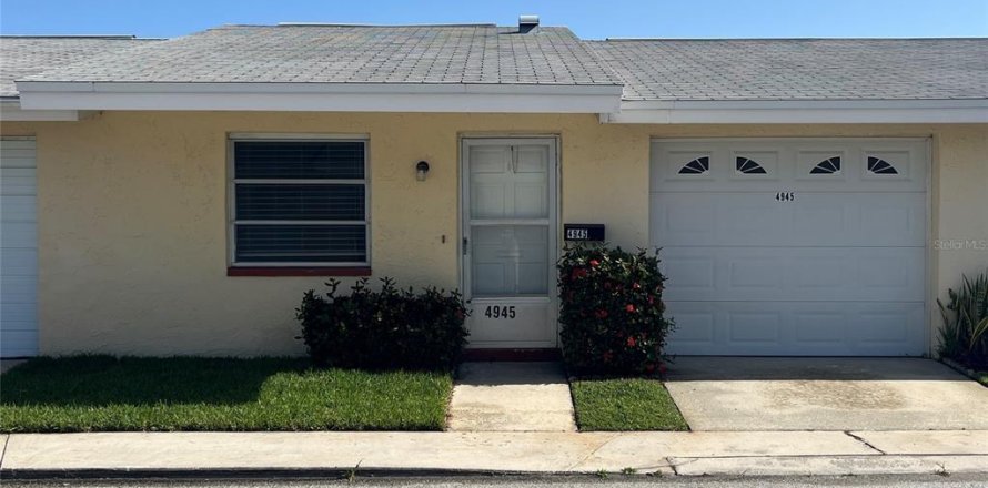 House in New Port Richey, Florida 2 bedrooms, 67.08 sq.m. № 1848578