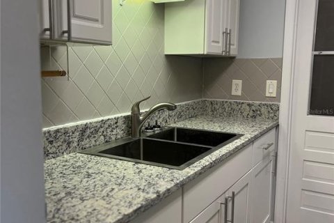 Casa en venta en New Port Richey, Florida, 2 dormitorios, 67.08 m2 № 1848578 - foto 8