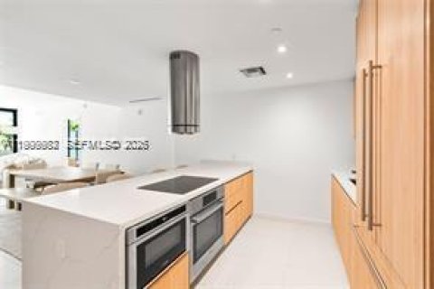 Condominio en alquiler en Bay Harbor Islands, Florida, 2 dormitorios, 114.18 m2 № 2060982 - foto 2