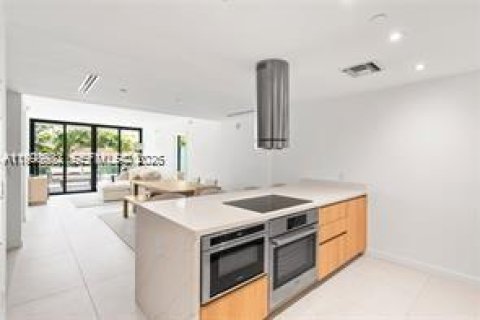 Condominio en alquiler en Bay Harbor Islands, Florida, 2 dormitorios, 114.18 m2 № 2060982 - foto 3