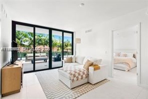 Condominio en Bay Harbor Islands, Florida, 2 dormitorios  № 2060982