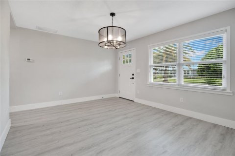 House in Sanford, Florida 3 bedrooms, 125.98 sq.m. № 1904429 - photo 5