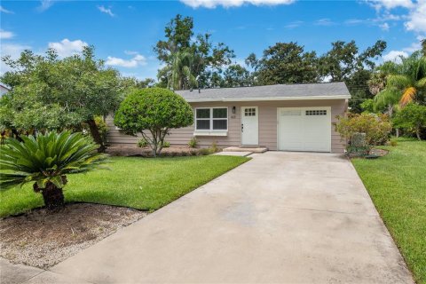 House in Sanford, Florida 3 bedrooms, 125.98 sq.m. № 1904429 - photo 2