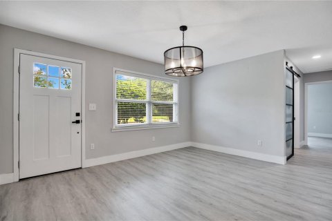 House in Sanford, Florida 3 bedrooms, 125.98 sq.m. № 1904429 - photo 3