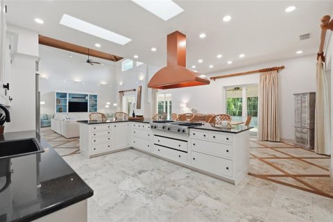 House in Sarasota, Florida 4 bedrooms, 365.38 sq.m. № 2425219 - photo 29