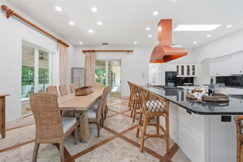 House in Sarasota, Florida 4 bedrooms, 365.38 sq.m. № 2425219 - photo 26