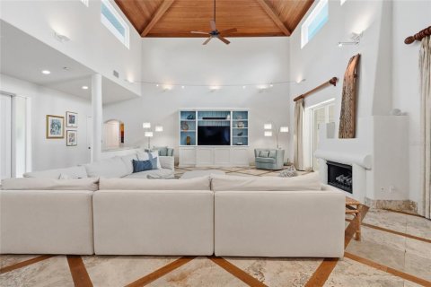 House in Sarasota, Florida 4 bedrooms, 365.38 sq.m. № 2425219 - photo 12