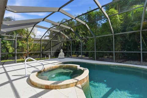 House in Sarasota, Florida 4 bedrooms, 365.38 sq.m. № 2425219 - photo 21