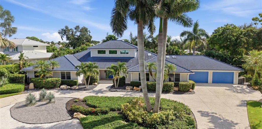 House in Sarasota, Florida 4 bedrooms, 365.38 sq.m. № 2425219