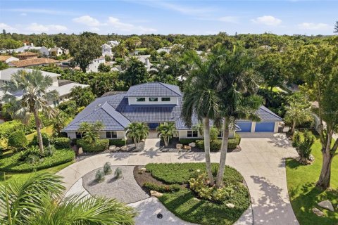 House in Sarasota, Florida 4 bedrooms, 365.38 sq.m. № 2425219 - photo 3