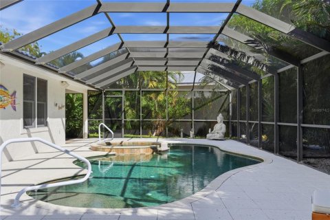 House in Sarasota, Florida 4 bedrooms, 365.38 sq.m. № 2425219 - photo 15