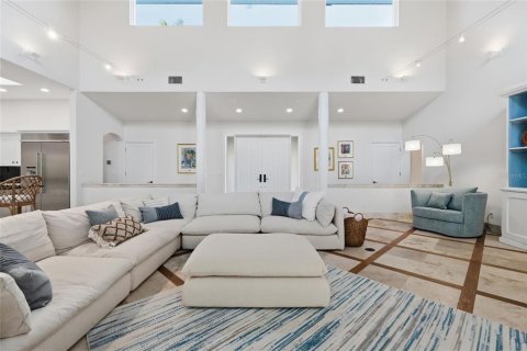 House in Sarasota, Florida 4 bedrooms, 365.38 sq.m. № 2425219 - photo 6
