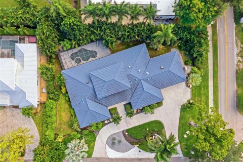 House in Sarasota, Florida 4 bedrooms, 365.38 sq.m. № 2425219 - photo 23