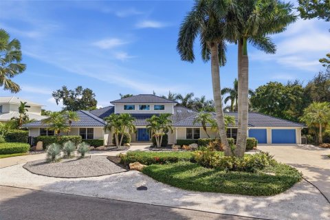 House in Sarasota, Florida 4 bedrooms, 365.38 sq.m. № 2425219 - photo 2