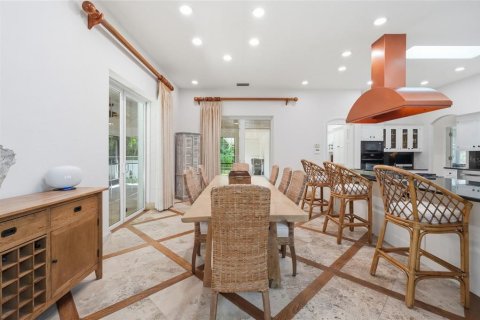 House in Sarasota, Florida 4 bedrooms, 365.38 sq.m. № 2425219 - photo 25