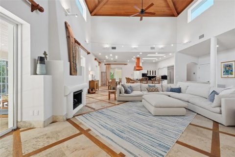 House in Sarasota, Florida 4 bedrooms, 365.38 sq.m. № 2425219 - photo 8