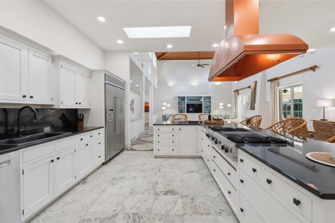 House in Sarasota, Florida 4 bedrooms, 365.38 sq.m. № 2425219 - photo 30