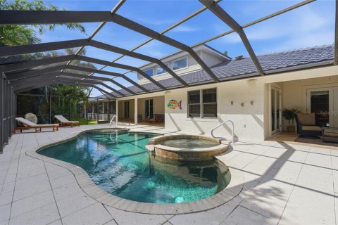 House in Sarasota, Florida 4 bedrooms, 365.38 sq.m. № 2425219 - photo 19