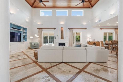 House in Sarasota, Florida 4 bedrooms, 365.38 sq.m. № 2425219 - photo 10
