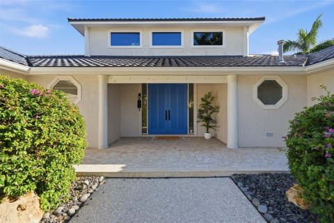 House in Sarasota, Florida 4 bedrooms, 365.38 sq.m. № 2425219 - photo 5