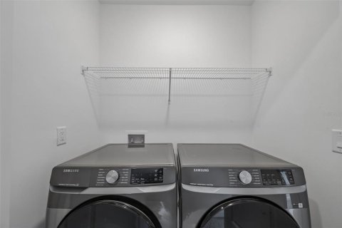 Townhouse in Sarasota, Florida 3 bedrooms, 153.1 sq.m. № 2222775 - photo 16