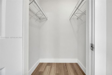 Casa en alquiler en Fort Lauderdale, Florida, 2 dormitorios, 258.92 m2 № 1991081 - foto 19