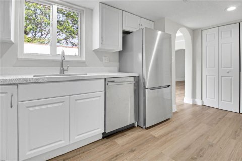 Casa en alquiler en Fort Lauderdale, Florida, 2 dormitorios, 258.92 m2 № 1991081 - foto 15