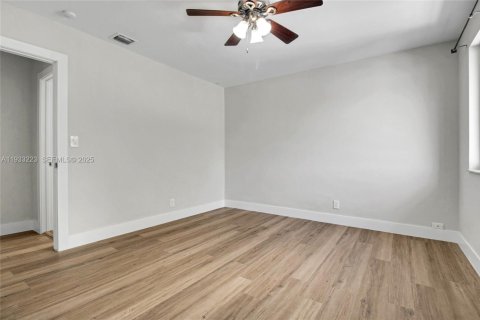 Casa en alquiler en Fort Lauderdale, Florida, 2 dormitorios, 258.92 m2 № 1991081 - foto 17
