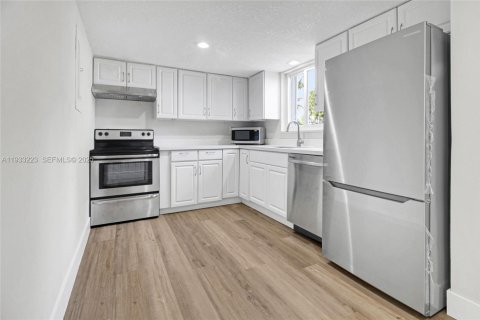 Casa en alquiler en Fort Lauderdale, Florida, 2 dormitorios, 258.92 m2 № 1991081 - foto 14