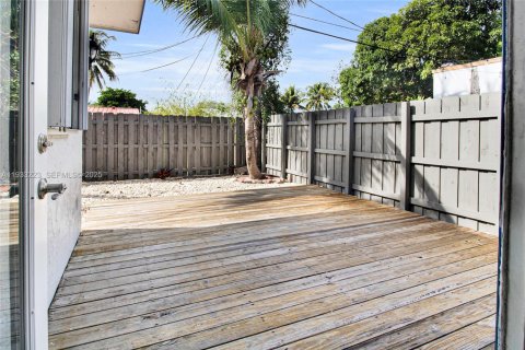 Casa en alquiler en Fort Lauderdale, Florida, 2 dormitorios, 258.92 m2 № 1991081 - foto 27
