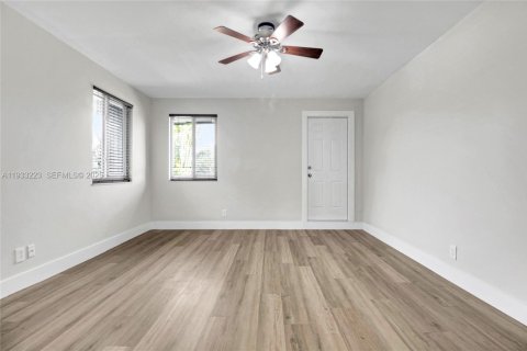 Casa en alquiler en Fort Lauderdale, Florida, 2 dormitorios, 258.92 m2 № 1991081 - foto 23