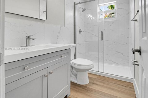 Casa en alquiler en Fort Lauderdale, Florida, 2 dormitorios, 258.92 m2 № 1991081 - foto 21