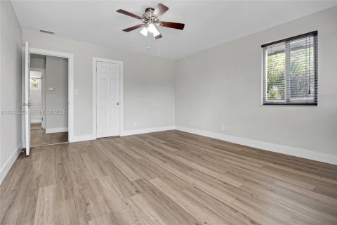 Casa en alquiler en Fort Lauderdale, Florida, 2 dormitorios, 258.92 m2 № 1991081 - foto 22