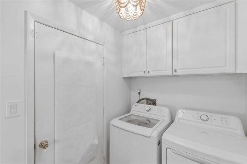 House in New Port Richey, Florida 2 bedrooms, 111.48 sq.m. № 2416650 - photo 11