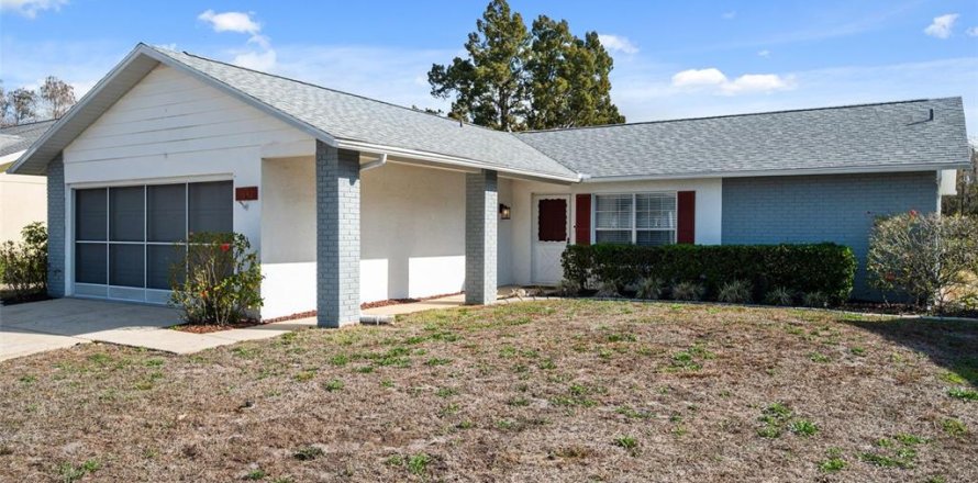 House in New Port Richey, Florida 2 bedrooms, 111.48 sq.m. № 2416650
