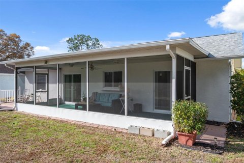 House in New Port Richey, Florida 2 bedrooms, 111.48 sq.m. № 2416650 - photo 22