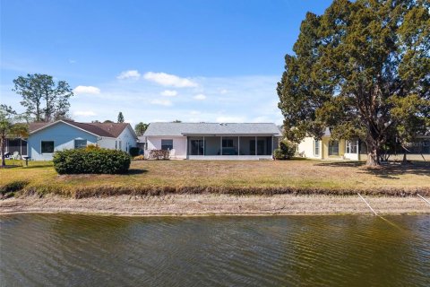 House in New Port Richey, Florida 2 bedrooms, 111.48 sq.m. № 2416650 - photo 21