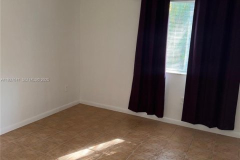 Copropriété à louer à Doral, Floride: 3 chambres, 104.05 m2 № 1990512 - photo 9