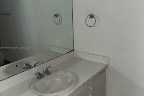 Copropriété à louer à Doral, Floride: 3 chambres, 104.05 m2 № 1990512 - photo 17