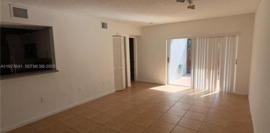 Condo à Doral, Floride, 3 chambres  № 1990512