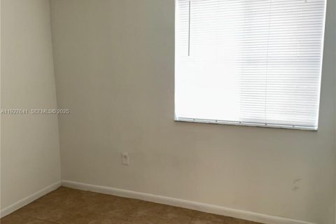 Copropriété à louer à Doral, Floride: 3 chambres, 104.05 m2 № 1990512 - photo 2