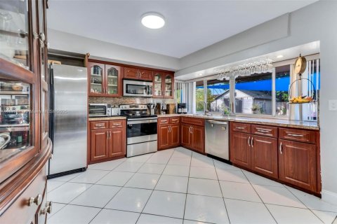 Villa ou maison à vendre à Cutler Bay, Floride: 3 chambres, 170.94 m2 № 1945110 - photo 10