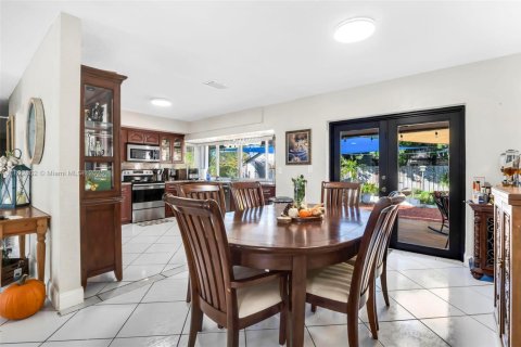 Villa ou maison à vendre à Cutler Bay, Floride: 3 chambres, 170.94 m2 № 1945110 - photo 6