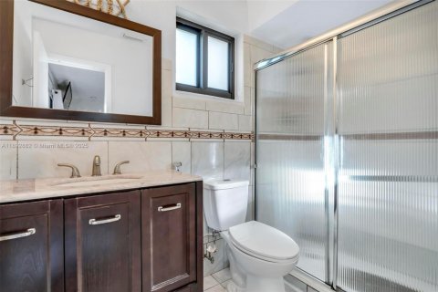 Villa ou maison à vendre à Cutler Bay, Floride: 3 chambres, 170.94 m2 № 1945110 - photo 16